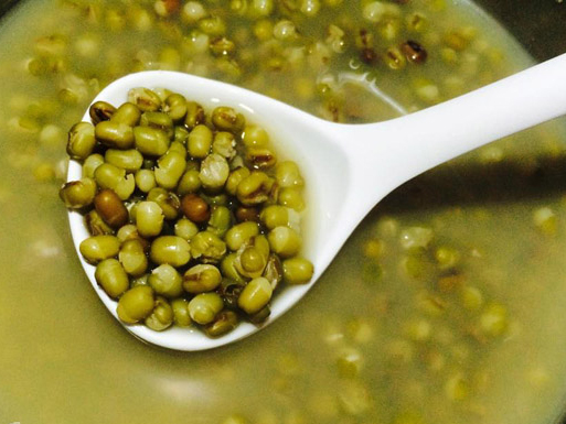 Canh đậu xanh giúp điều trị gout hữu hiệu