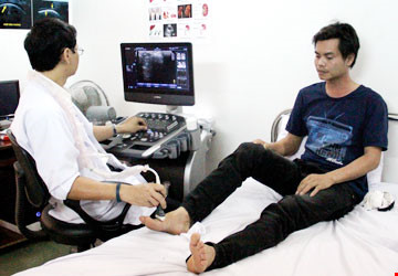 Siêu âm - kiểm tra mức độ lắng đọng acid uric  quanh khớp