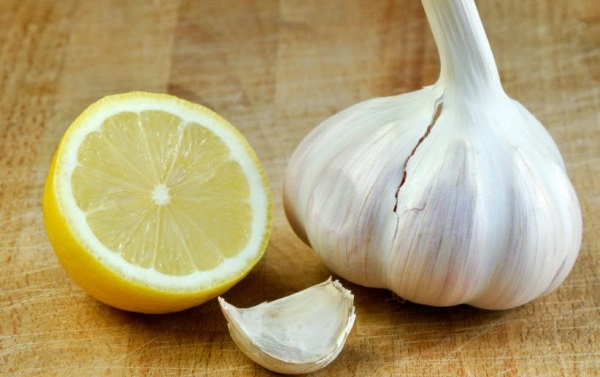 Tỏi - 10 loại thực phẩm giúp giảm acid uric trong máu nhanh nhất