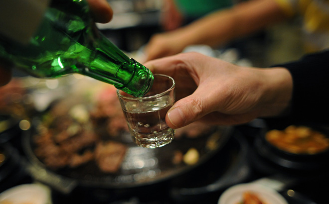 Rượu và đồ uống có cồn là “thủ phạm” gây bệnh gút