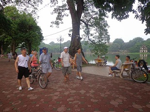 Đi bộ, bơi lội, Yoga là những môn thể thao người bệnh gút có thể áp dụng