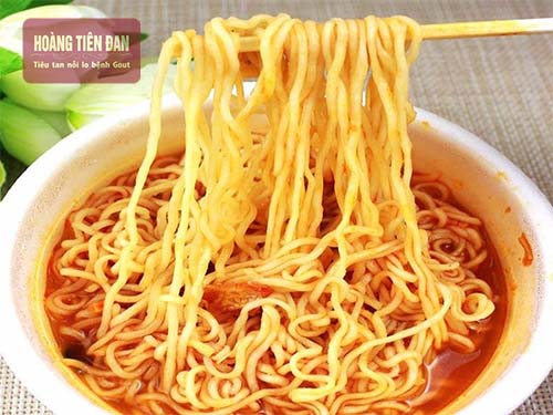 Bệnh gout không nên ăn mì tôm