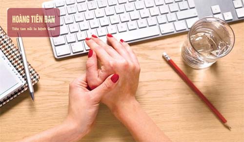  Gout thường gây đau nhiều ở khớp ngón tay, ngón chân, khớp gối.