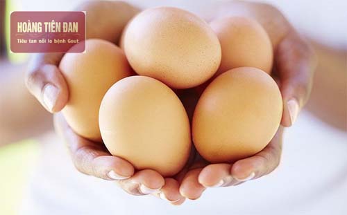 Người bị sỏi thận nên hạn chế ăn trứng.