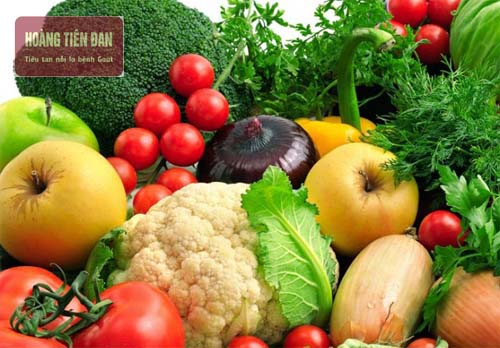 Tăng cường ăn nhiều rau xanh và hoa quả để hỗ trợ điều trị gout.
