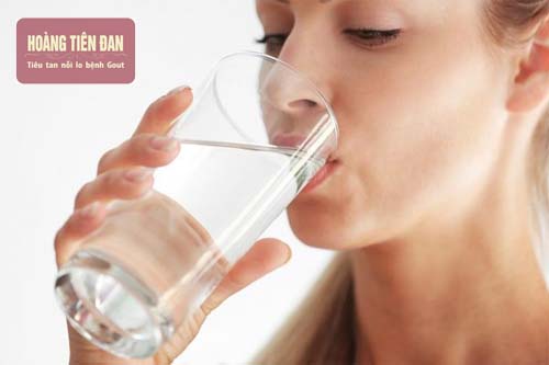  Lười uống nước chính là nguyên nhân hàng đầu gây sỏi thận.