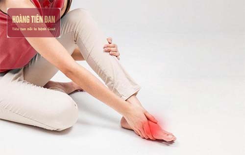 Bệnh gout hình thành do acid uric tăng cao trong cơ thể.