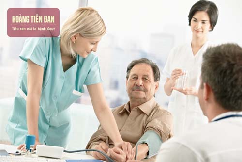   Kiểm tra và thực hiện các xét nghiệm để xác định suy thận mạn tính.