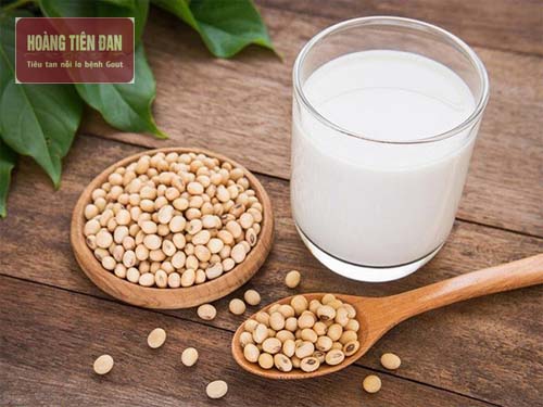 Sữa đậu nành là thực phẩm người bị gout không nên sử dụng.