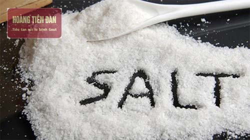 Người suy thận nên áp dụng chế độ ăn cân bằng muối và nước.