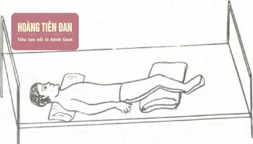 Nằm ngửa và kê cao chân rất tốt cho người bị gout